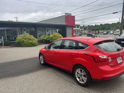 Used 2012 Ford Focus SEL FWD image 6