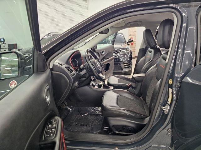 Used 2018 Jeep Compass Trailhawk w/ Cold Weather Group AWD/4WD image 30