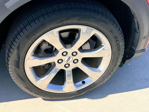 Used 2020 Ford Explorer Platinum w/ Premium Technology Package image 15