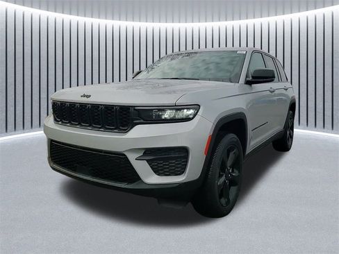New 2025 Jeep Grand Cherokee Altitude image 21