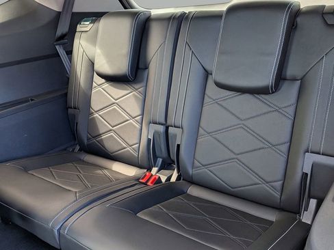 Used 2025 Volkswagen Atlas SE image 15