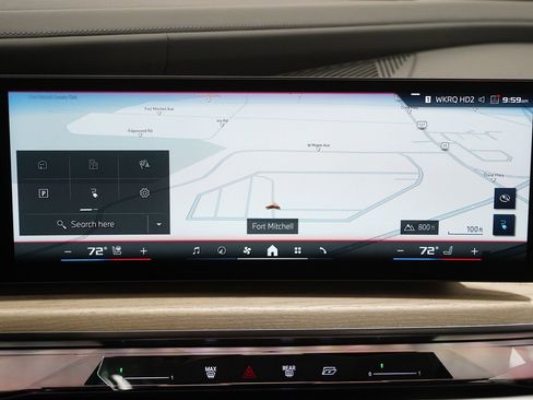 Used 2025 BMW i7 M70 w/ Executive Package image 23