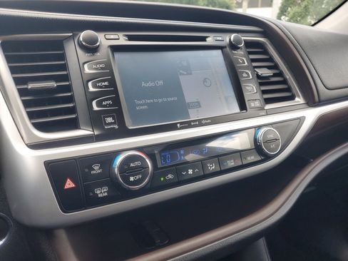 Used 2016 Toyota Highlander Limited AWD/4WD image 29