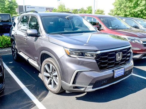 Used 2023 Honda Pilot Touring image 4