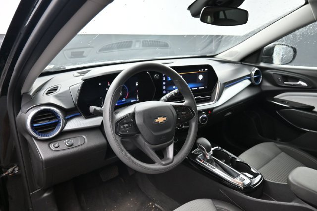 Used 2024 Chevrolet Trax LT FWD image 17