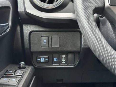 Used 2021 Toyota Tacoma TRD Sport AWD/4WD image 31