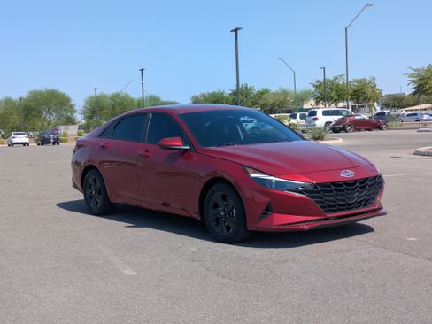 Used 2023 Hyundai Elantra SEL w/ Cargo Package FWD image 7