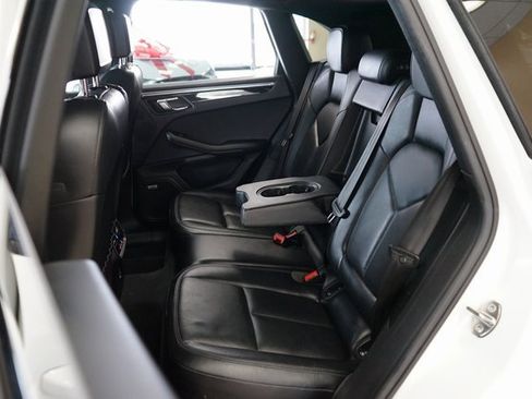 Used 2018 Porsche Macan image 53