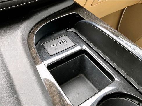 Used 2024 Cadillac Escalade Premium Luxury AWD/4WD image 18
