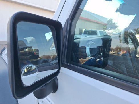 Used 2016 Jeep Wrangler Unlimited Rubicon w/ Connectivity Group image 13