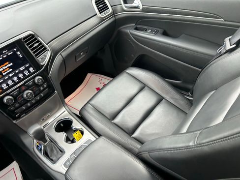 Certified 2022 Jeep Grand Cherokee Limited image 28