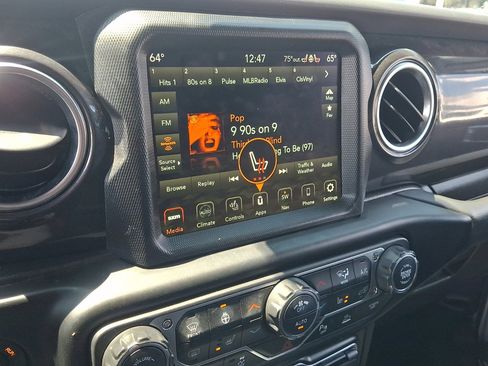 Used 2022 Jeep Wrangler Unlimited Sahara AWD/4WD image 32