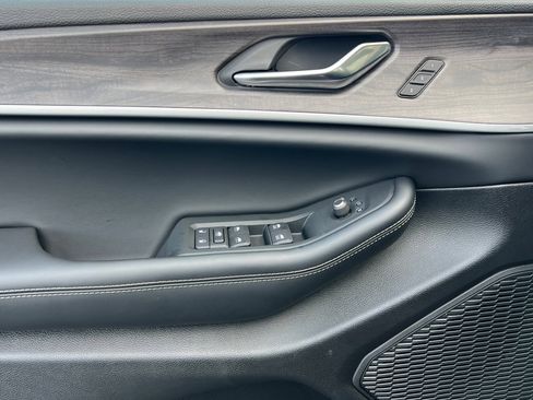 New 2025 Jeep Grand Cherokee Limited image 11