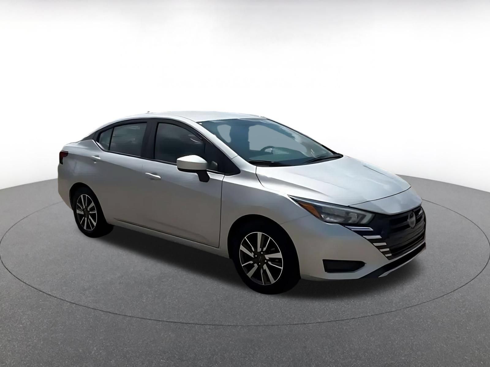 Used 2025 Nissan Versa SV FWD image 2