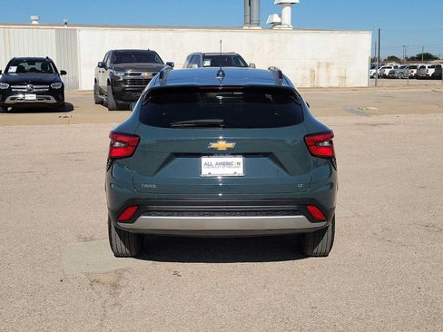 Used 2025 Chevrolet Trax LT FWD image 7