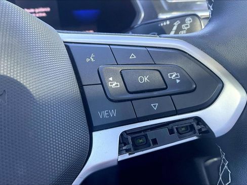 Used 2022 Volkswagen Tiguan SE w/ Panoramic Sunroof Package image 15