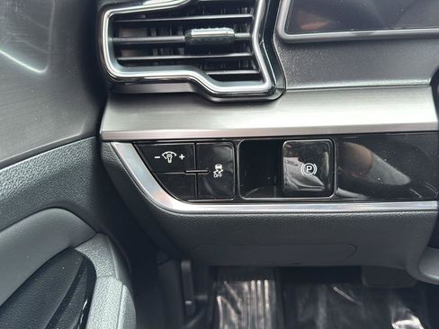 Used 2025 Kia Sportage EX AWD/4WD image 14