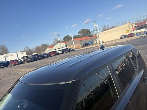 Used 2022 Kia Soul LX image 16