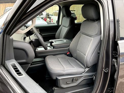 Used 2025 Ford Expedition Active image 7