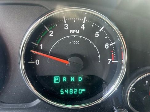 Used 2018 Jeep Wrangler Unlimited Sahara image 11