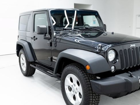 Used 2018 Jeep Wrangler Sport AWD/4WD image 18