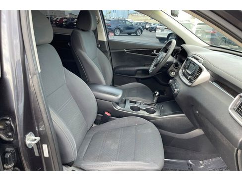 Used 2018 Kia Sorento LX image 21