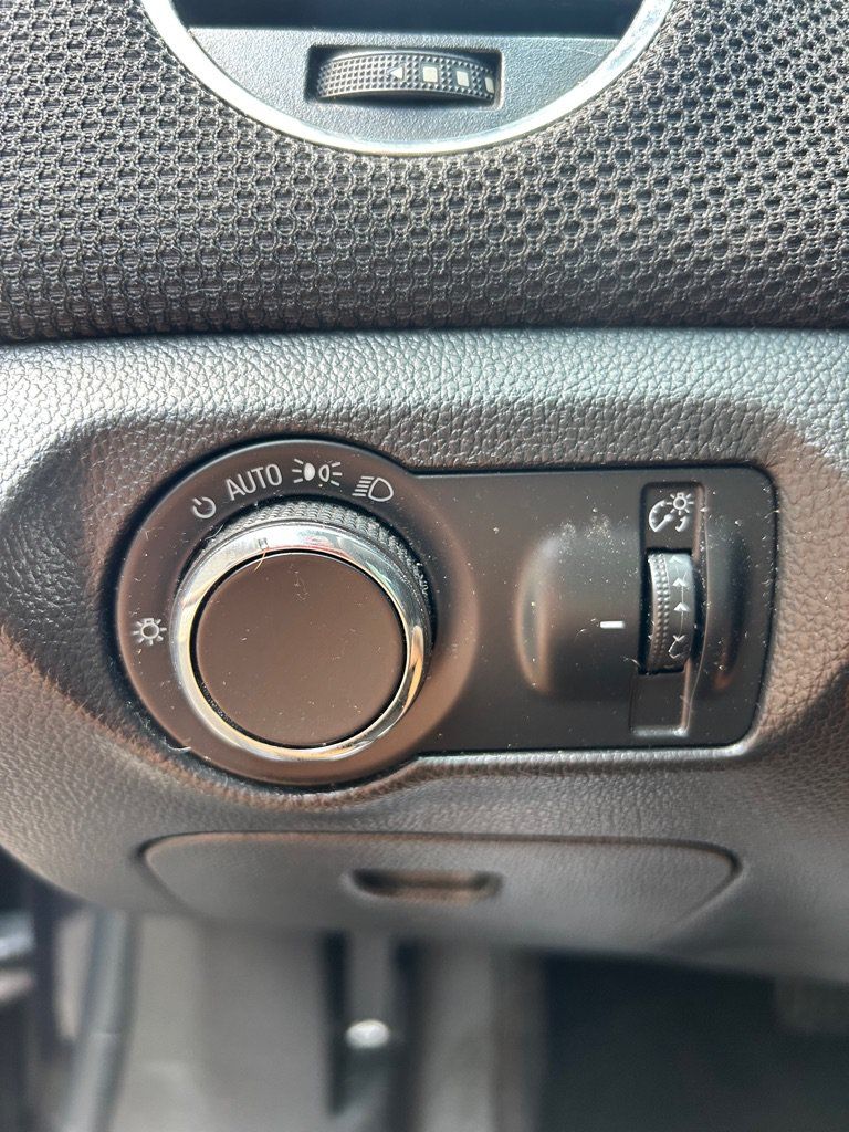 Used 2016 Chevrolet Cruze LT FWD image 12