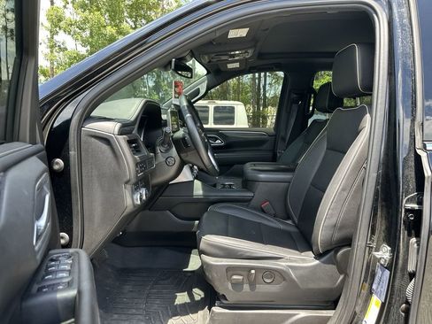 Used 2023 GMC Yukon XL SLT w/ SLT Premium Package AWD/4WD image 2