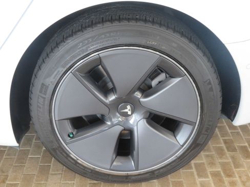 Used 2021 Tesla Model 3 Long Range AWD/4WD image 8