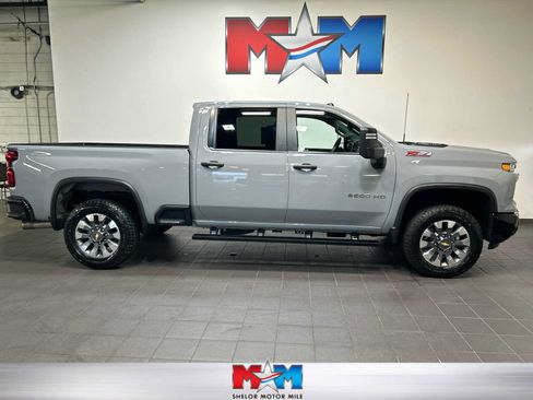 Used 2025 Chevrolet Silverado 2500 Custom w/ Custom Value Package AWD/4WD image 1