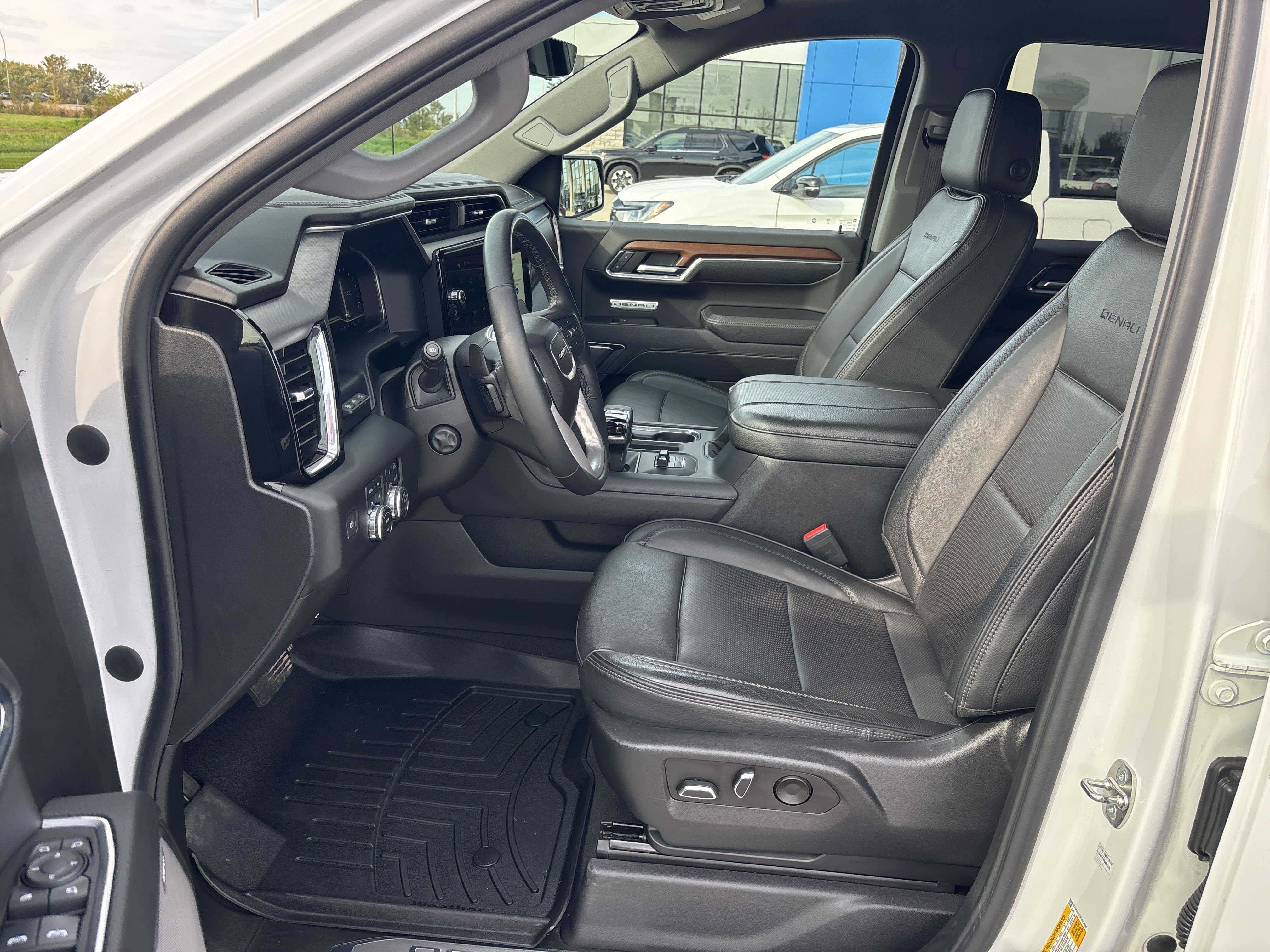 Used 2023 GMC Sierra 1500 Denali w/ Technology Package AWD/4WD image 10