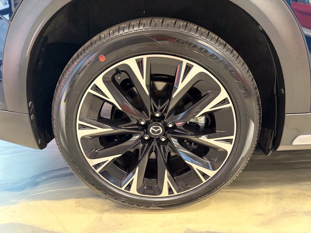 Used 2024 MAZDA CX-90 Plug-In Hybrid w/ Premium Plus AWD/4WD image 31