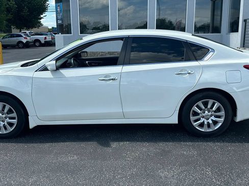 Used 2017 Nissan Altima 2.5 SV FWD image 9