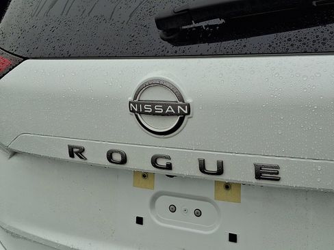 Used 2024 Nissan Rogue SL w/ SL Premium Package image 30