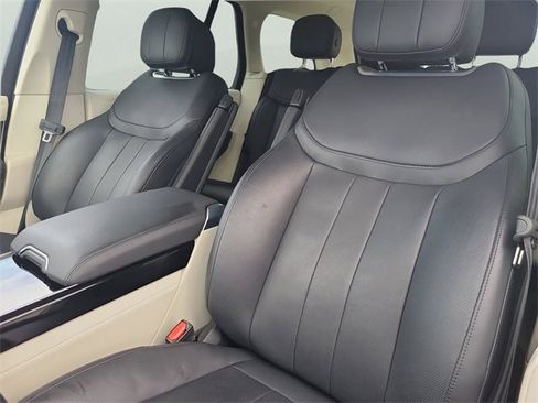 Used 2024 Land Rover Range Rover SE image 24