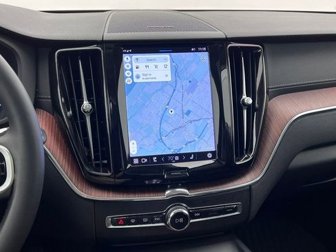 Used 2023 Volvo XC60 B5 Ultimate w/ Climate Package image 3