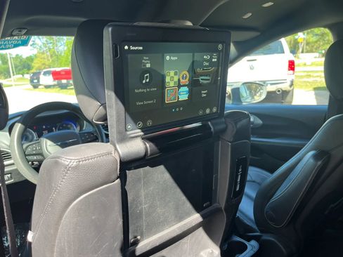 Used 2020 Chrysler Pacifica Touring-L Plus w/ S Appearance Package FWD image 27