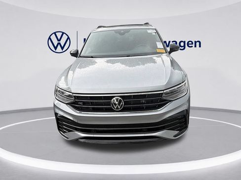 Used 2022 Volkswagen Tiguan SE R-Line FWD image 2