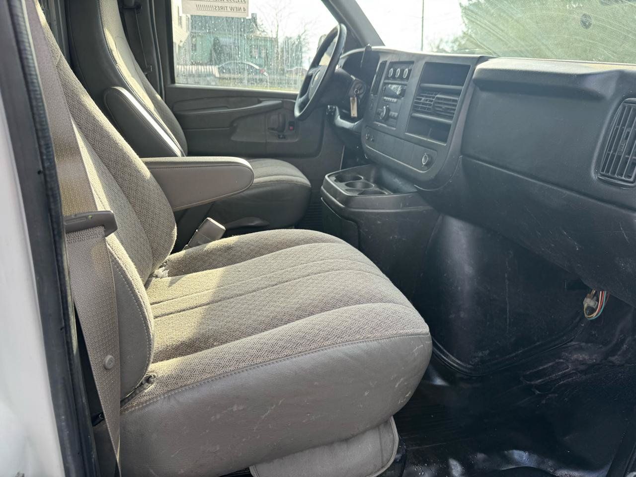 Used 2014 Chevrolet Express 2500 RWD image 13