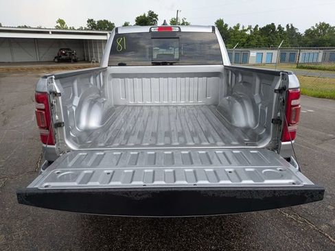 Used 2022 RAM 1500 Laramie AWD/4WD image 13