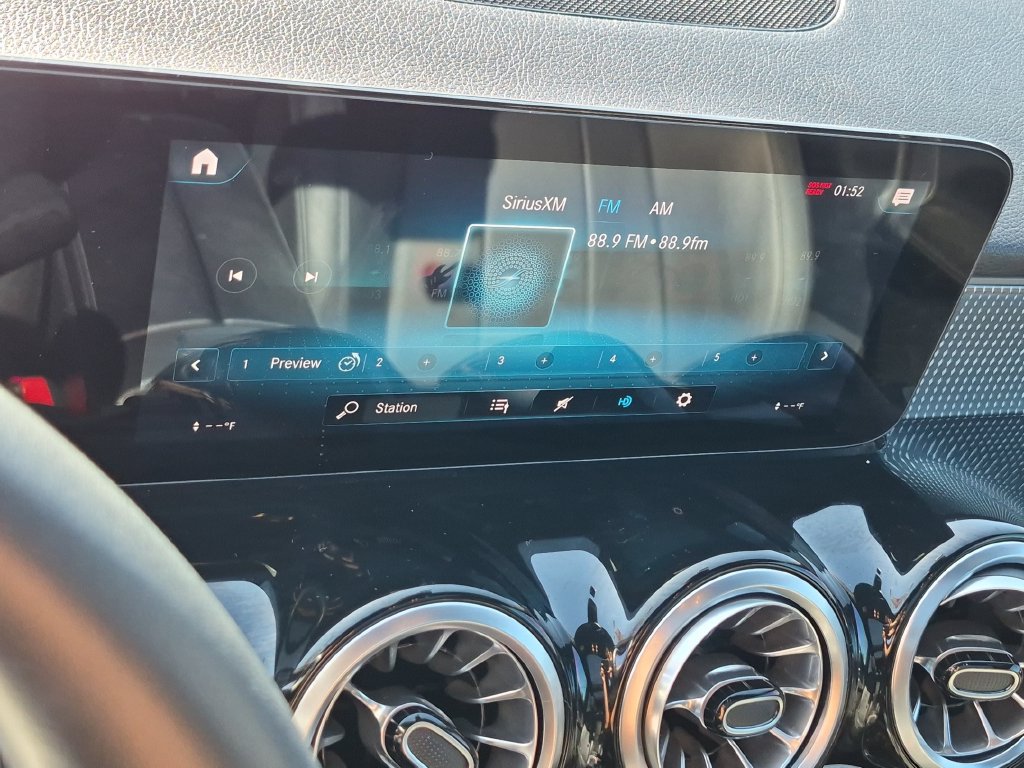 Used 2023 Mercedes-Benz GLB 250 image 22