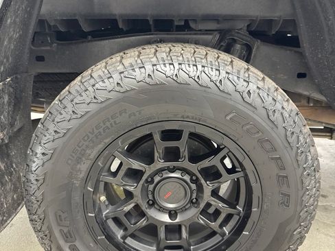 Used 2020 Toyota Tacoma SR AWD/4WD image 33