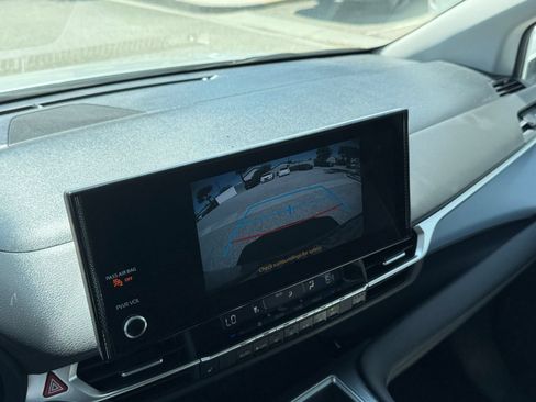 Used 2025 Toyota Sienna XLE FWD image 22