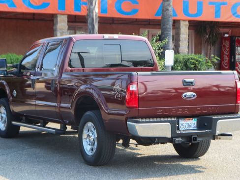 Used 2011 Ford F250 XLT w/ XLT Premium Pkg AWD/4WD image 6