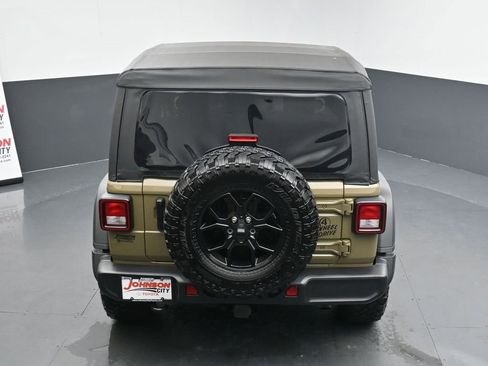 Used 2025 Jeep Wrangler Sport image 31