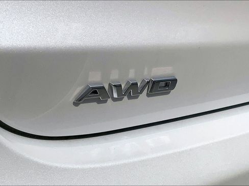 Certified 2025 Cadillac XT6 Sport w/ Technology Package AWD/4WD image 8