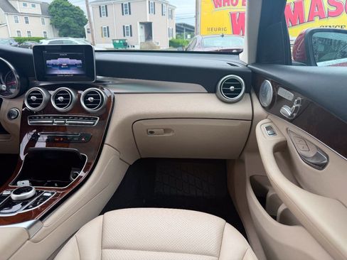 Used 2019 Mercedes-Benz GLC 300 4MATIC image 27