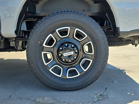 New 2026 Ford F250 Platinum image 29