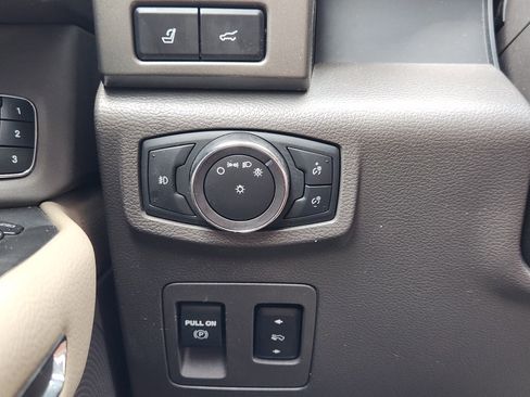 Used 2018 Ford Expedition XLT w/ Equipment Group 202A RWD image 22