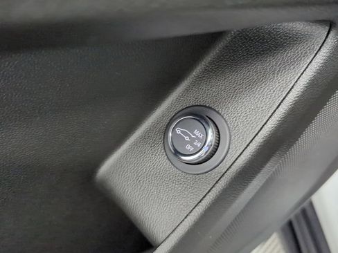 Used 2023 Chevrolet Traverse LT FWD image 11